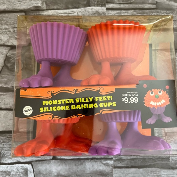 Wilton Monster Silly Feet Silicone Baking Cups NIB - Picture 3 of 3